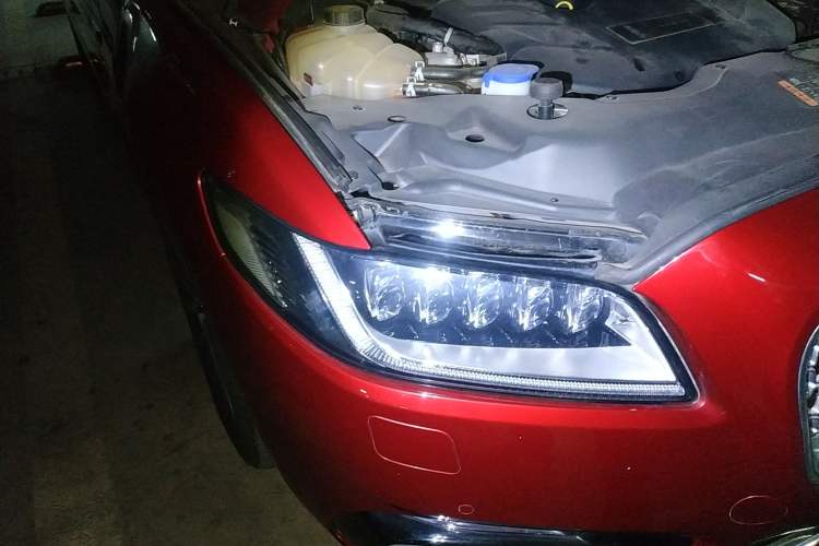 Used Lincoln Continental 2017 2.0T Two-Wheel Drive Prestige Edition Right Front Headlight