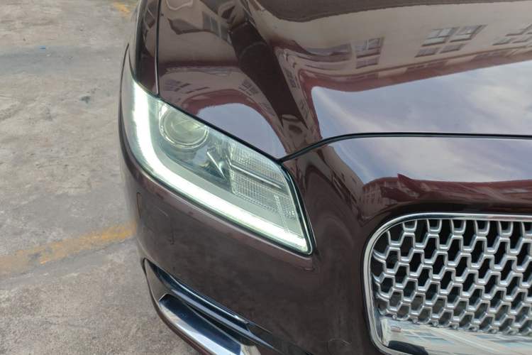 Used Lincoln Continental 2017 2.0T Two-Wheel Drive Deluxe Edition Right Front Headlight