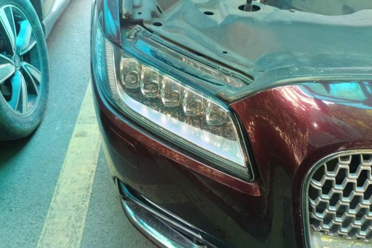 Used Lincoln Continental  Right Front Headlight
