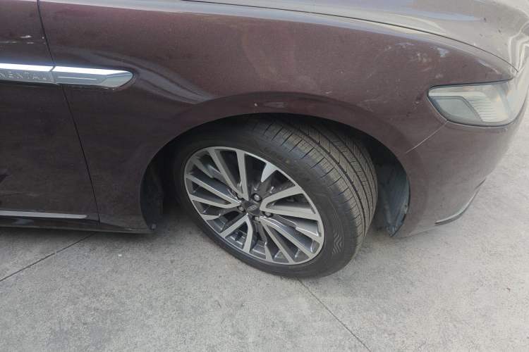Used Lincoln Continental 2017 2.0T Two-Wheel-Drive Luxury Edition Right Front Wheel Hub