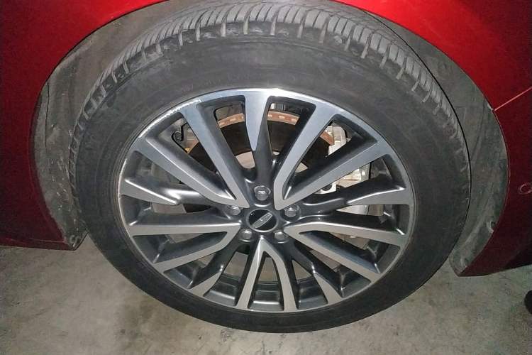 Used Lincoln Continental 2017 2.0T Two-Wheel Drive Prestige Edition Right Front Wheel Hub