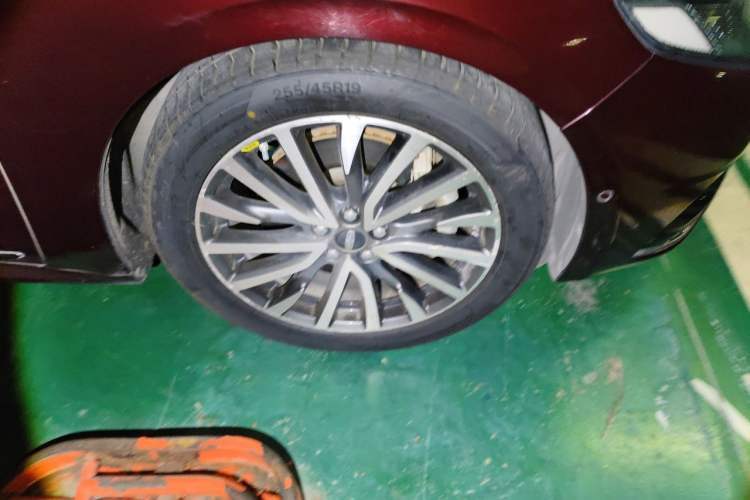 Used Lincoln Continental 2017 2.0T Two-Wheel Drive Prestige Edition Right Front Wheel Hub