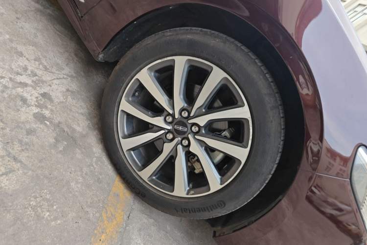 Used Lincoln Continental 2017 2.0T Two-Wheel Drive Deluxe Edition Right Front Wheel Hub
