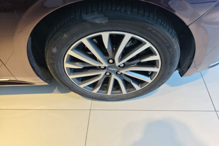 Used Lincoln Continental 2017 2.0T Two-Wheel-Drive Luxury Edition Right Front Wheel Hub