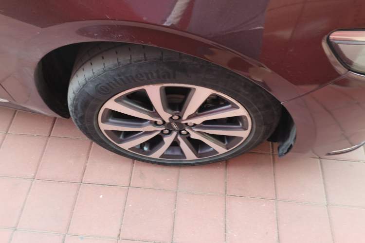 Used Lincoln Continental 2017 2.0T Two-Wheel Drive Deluxe Edition Right Front Wheel Hub