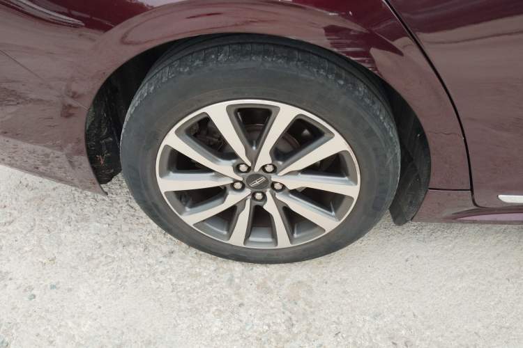 Used Lincoln Continental 2017 2.0T Two-Wheel Drive Deluxe Edition Right Rear Wheel Hub