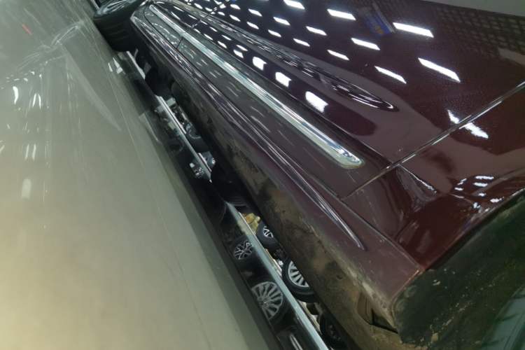 Used Lincoln Continental 2017 2.0T Two-Wheel Drive Deluxe Edition Right Side Sill