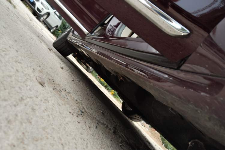 Used Lincoln Continental 2017 2.0T Two-Wheel Drive Deluxe Edition Right Side Sill
