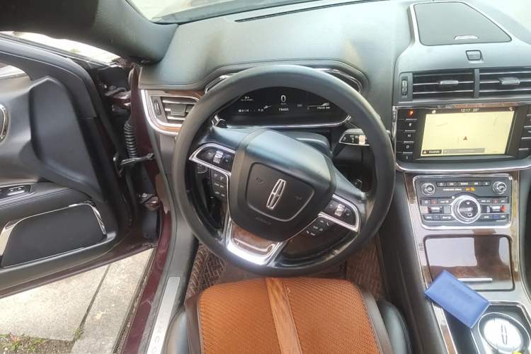 Used Lincoln Continental 2017 2.0T Two-Wheel Drive Deluxe Edition Steering Wheel