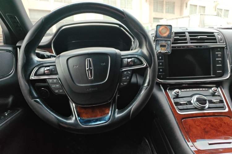 Used Lincoln Continental 2017 2.0T Two-Wheel Drive Deluxe Edition Steering Wheel