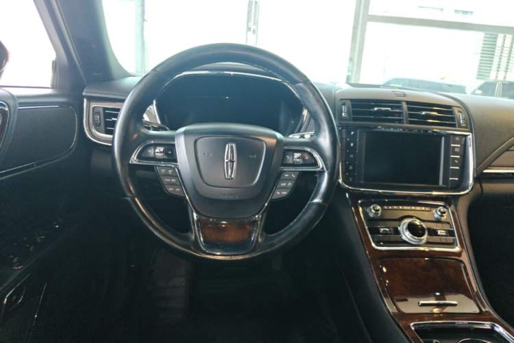 Used Lincoln Continental 2017 2.0T Two-Wheel-Drive Luxury Edition Steering Wheel