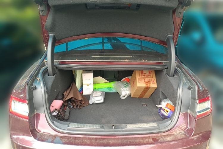 Used Lincoln Continental  Trunk