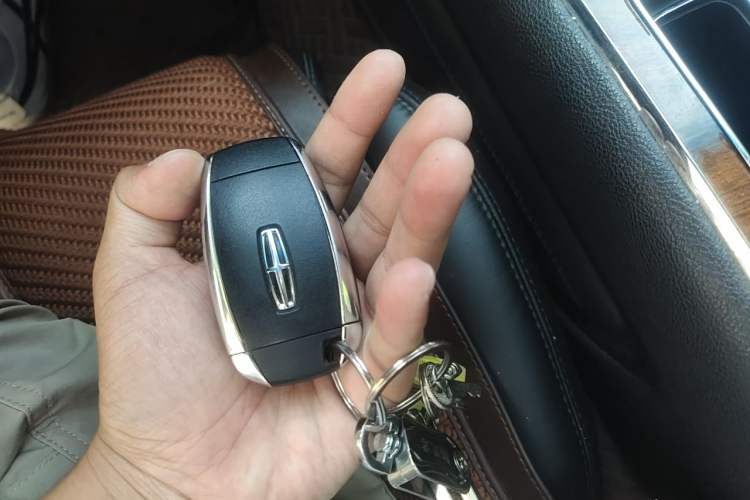 Used Lincoln Continental 2017 2.0T Two-Wheel Drive Deluxe Edition Vehicle Key