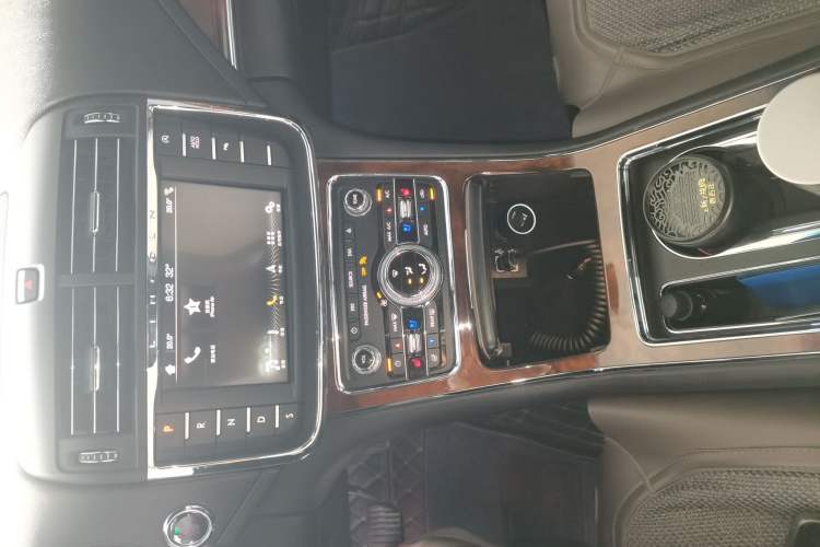 Used Lincoln Continental 2017 2.0T Two-Wheel-Drive Luxury Edition Audio And AC Panel