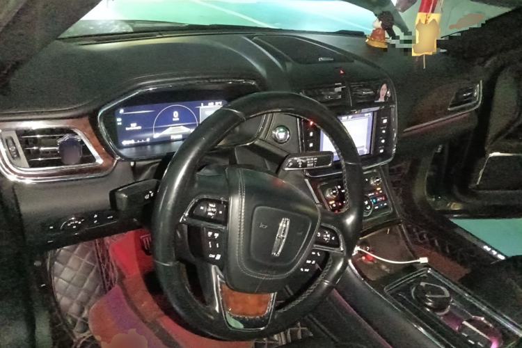 Used Lincoln Continental 2017 3.0T Four-Wheel Drive Prestige Edition Center Console