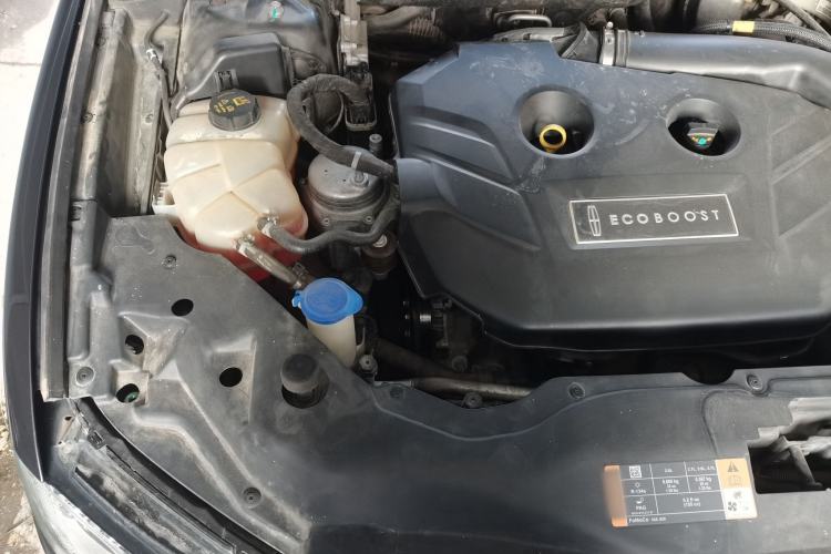 Used Lincoln Continental 2017 2.0T Two-Wheel-Drive Luxury Edition Engine Bay Right