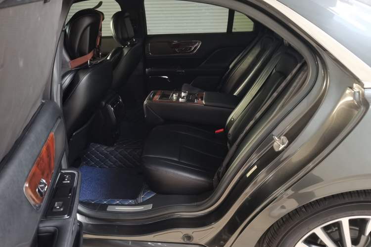 Used Lincoln Continental 2017 2.0T Two-Wheel-Drive Luxury Edition Left Rear Seat
