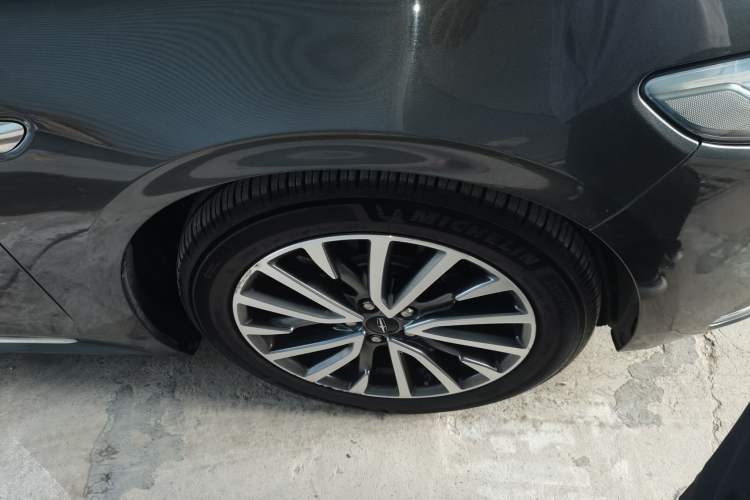Used Lincoln Continental 2017 2.0T Two-Wheel-Drive Luxury Edition Right Front Wheel Hub
