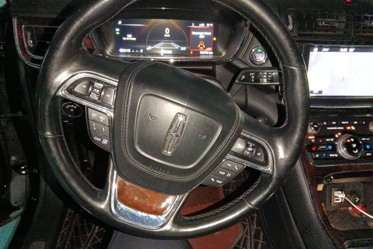 Used Lincoln Continental 2017 3.0T Four-Wheel Drive Prestige Edition Steering Wheel