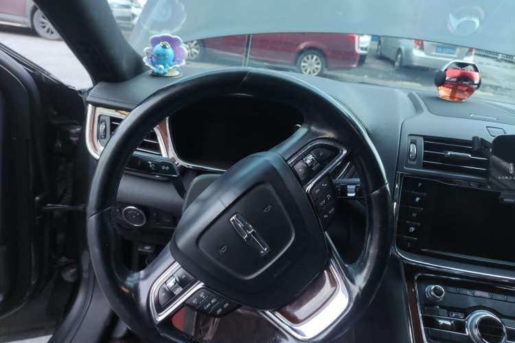 Used Lincoln Continental 2017 2.0T Two-Wheel-Drive Luxury Edition Steering Wheel