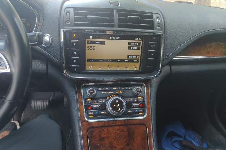 Used Lincoln Continental 2017 2.0T Two-Wheel Drive Deluxe Edition Audio And AC Panel