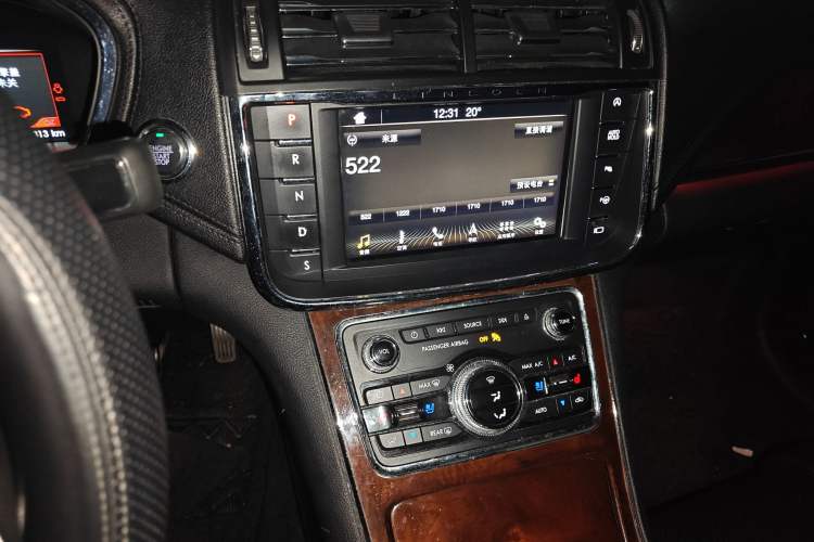 Used Lincoln Continental 2017 2.0T Two-Wheel Drive Prestige Edition Audio And AC Panel