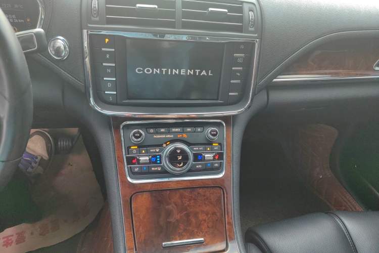 Used Lincoln Continental 2017 2.0T Two-Wheel-Drive Luxury Edition Audio And AC Panel