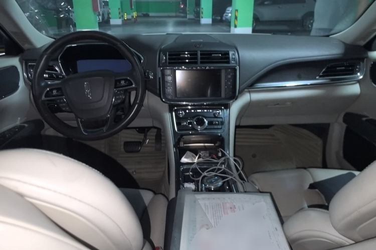 Used Lincoln Continental 2017 2.0T Two-Wheel Drive Deluxe Edition Center Console