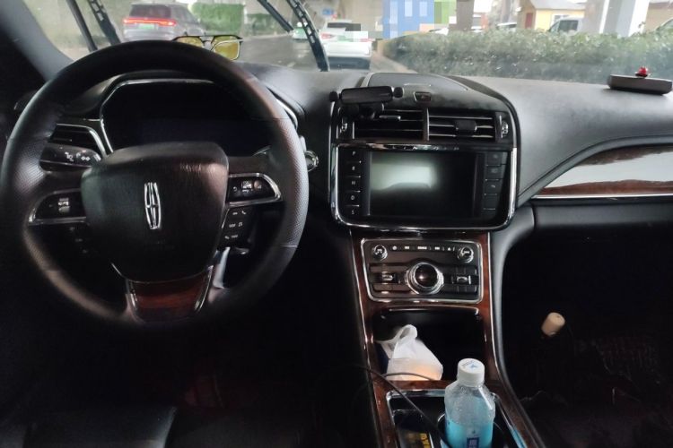 Used Lincoln Continental 2017 2.0T Two-Wheel Drive Deluxe Edition Center Console