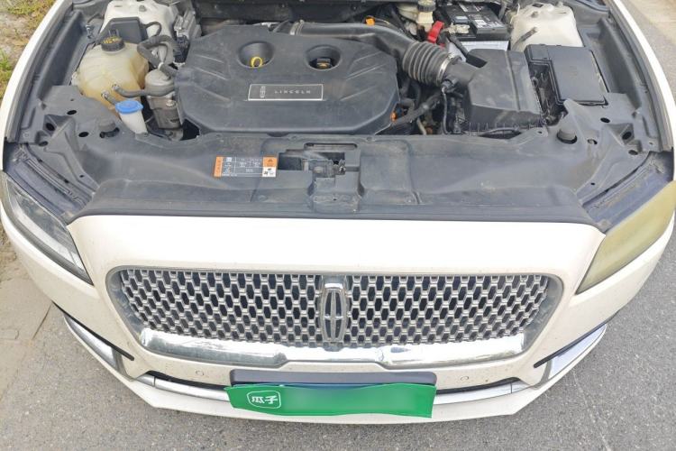 Used Lincoln Continental 2017 2.0T Two-Wheel Drive Deluxe Edition Engine Bay