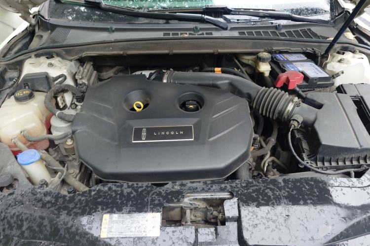 Used Lincoln Continental 2017 2.0T Two-Wheel Drive Prestige Edition Engine Bay