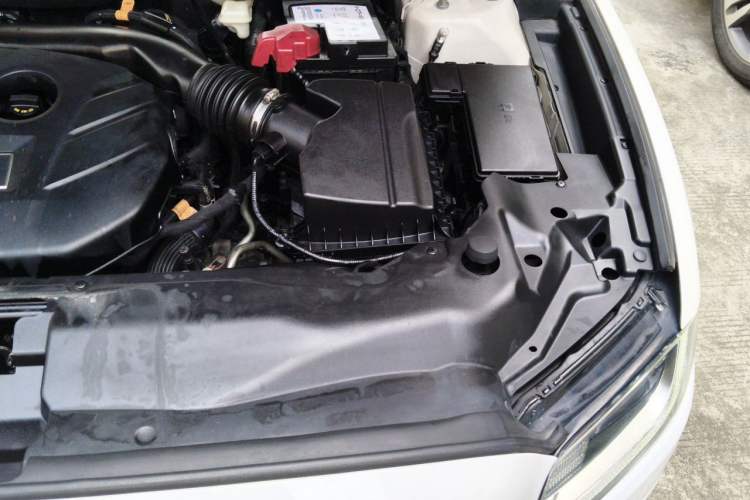 Used Lincoln Continental 2017 2.0T Two-Wheel Drive Deluxe Edition Engine Bay Left
