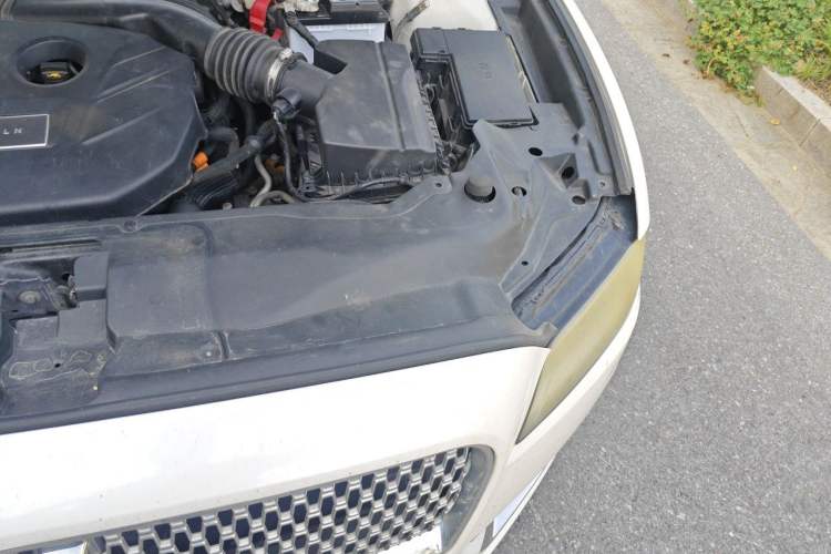 Used Lincoln Continental 2017 2.0T Two-Wheel Drive Deluxe Edition Engine Bay Left