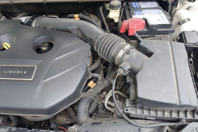 Used Lincoln Continental 2017 2.0T Two-Wheel Drive Prestige Edition Engine Bay Left