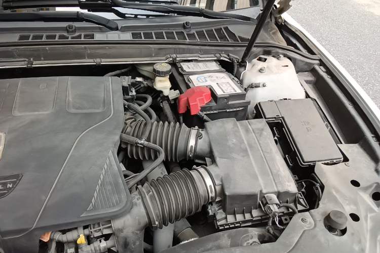 Used Lincoln Continental 2017 3.0T Four-Wheel Drive Prestige Edition Engine Bay Left