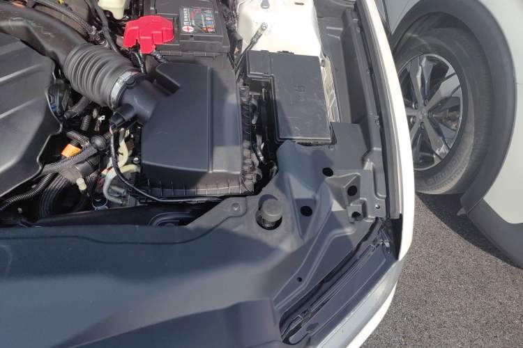 Used Lincoln Continental 2017 2.0T Two-Wheel-Drive Luxury Edition Engine Bay Left