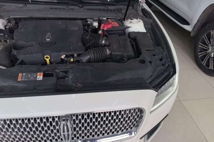Used Lincoln Continental 2017 3.0T Four-Wheel Drive Prestige Edition Engine Bay Left