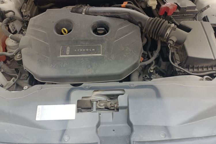 Used Lincoln Continental 2017 2.0T Two-Wheel Drive Deluxe Edition Engine Bay