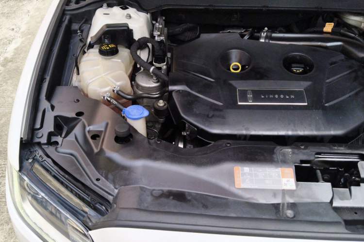 Used Lincoln Continental 2017 2.0T Two-Wheel Drive Deluxe Edition Engine Bay Right