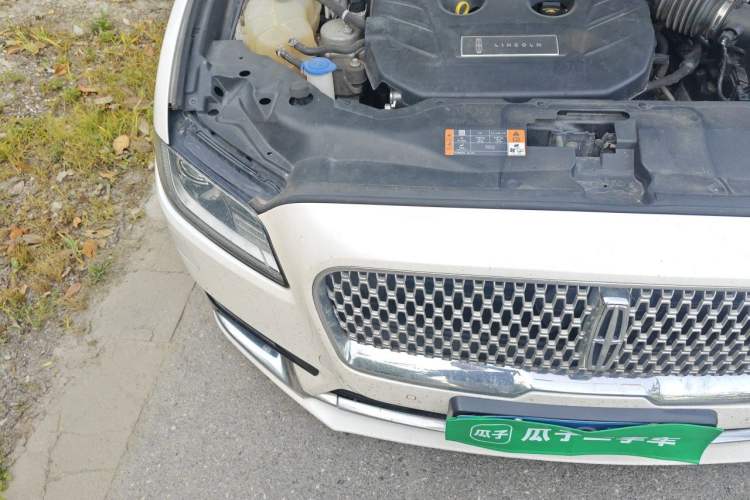 Used Lincoln Continental 2017 2.0T Two-Wheel Drive Deluxe Edition Engine Bay Right