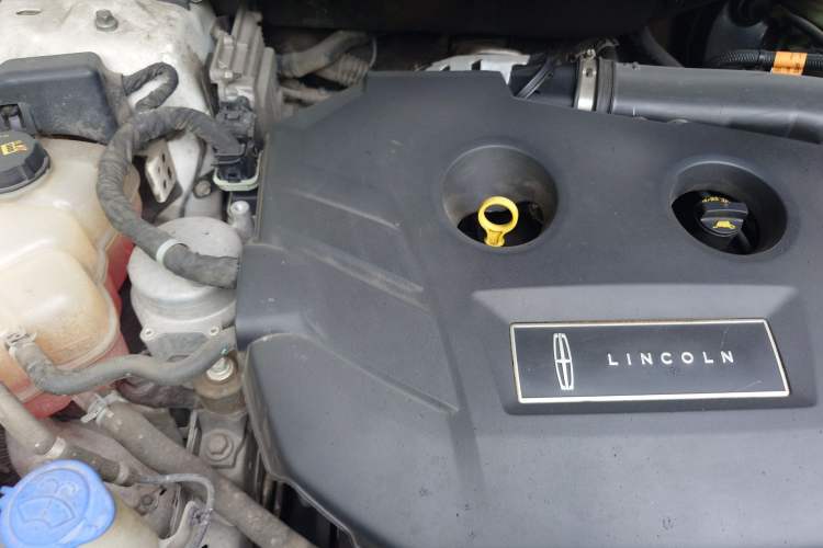 Used Lincoln Continental 2017 2.0T Two-Wheel Drive Prestige Edition Engine Bay Right