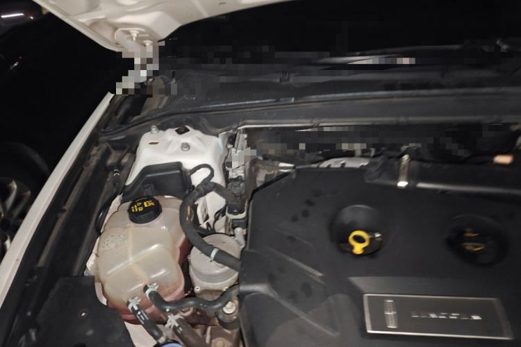 Used Lincoln Continental 2017 2.0T Two-Wheel Drive Prestige Edition Engine Bay Right