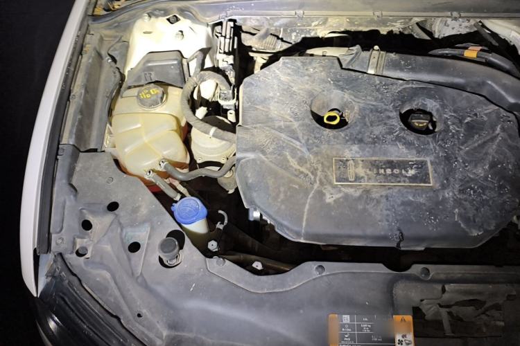 Used Lincoln Continental 2017 2.0T Two-Wheel Drive Deluxe Edition Engine Bay Right