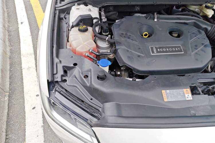 Used Lincoln Continental 2017 2.0T Two-Wheel Drive Deluxe Edition Engine Bay Right