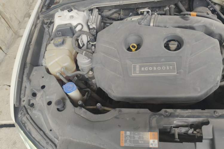 Used Lincoln Continental 2017 2.0T Two-Wheel Drive Prestige Edition Engine Bay Right