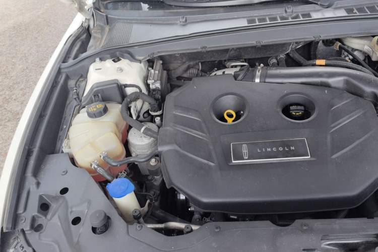 Used Lincoln Continental 2017 2.0T Two-Wheel Drive Deluxe Edition Engine Bay Right