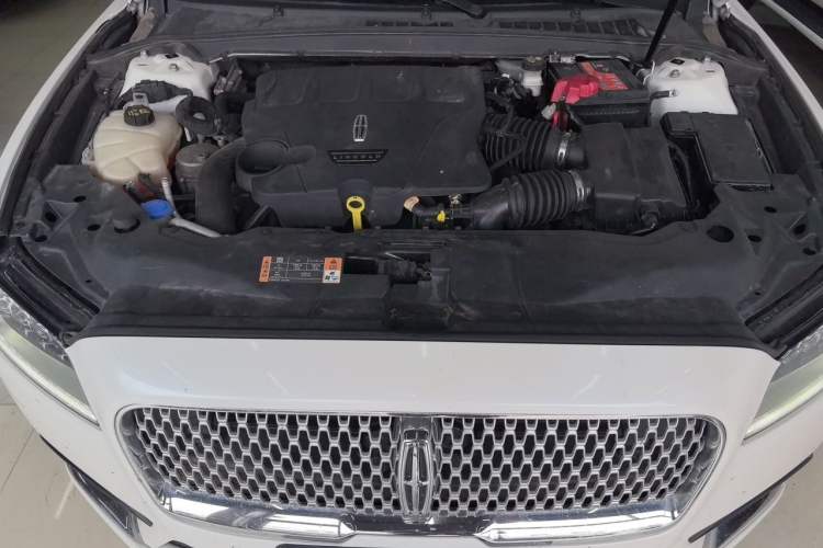 Used Lincoln Continental 2017 3.0T Four-Wheel Drive Prestige Edition Engine Bay Right