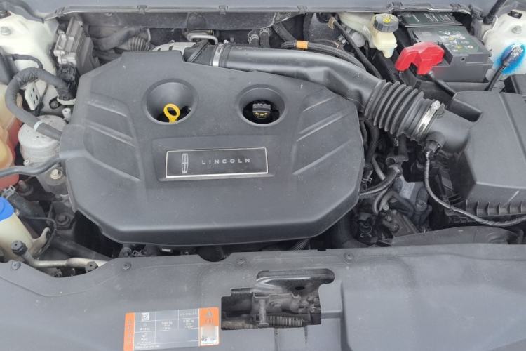 Used Lincoln Continental 2017 2.0T Two-Wheel Drive Deluxe Edition Engine Bay