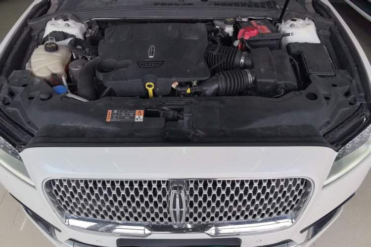 Used Lincoln Continental 2017 3.0T Four-Wheel Drive Prestige Edition Engine Bay