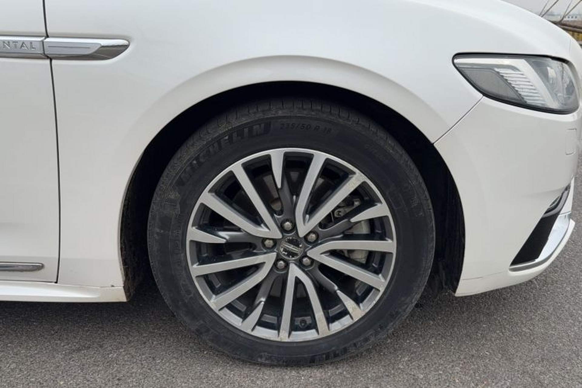 Used Lincoln Continental 2017 2.0T Two-Wheel-Drive Luxury Edition Exterior 4